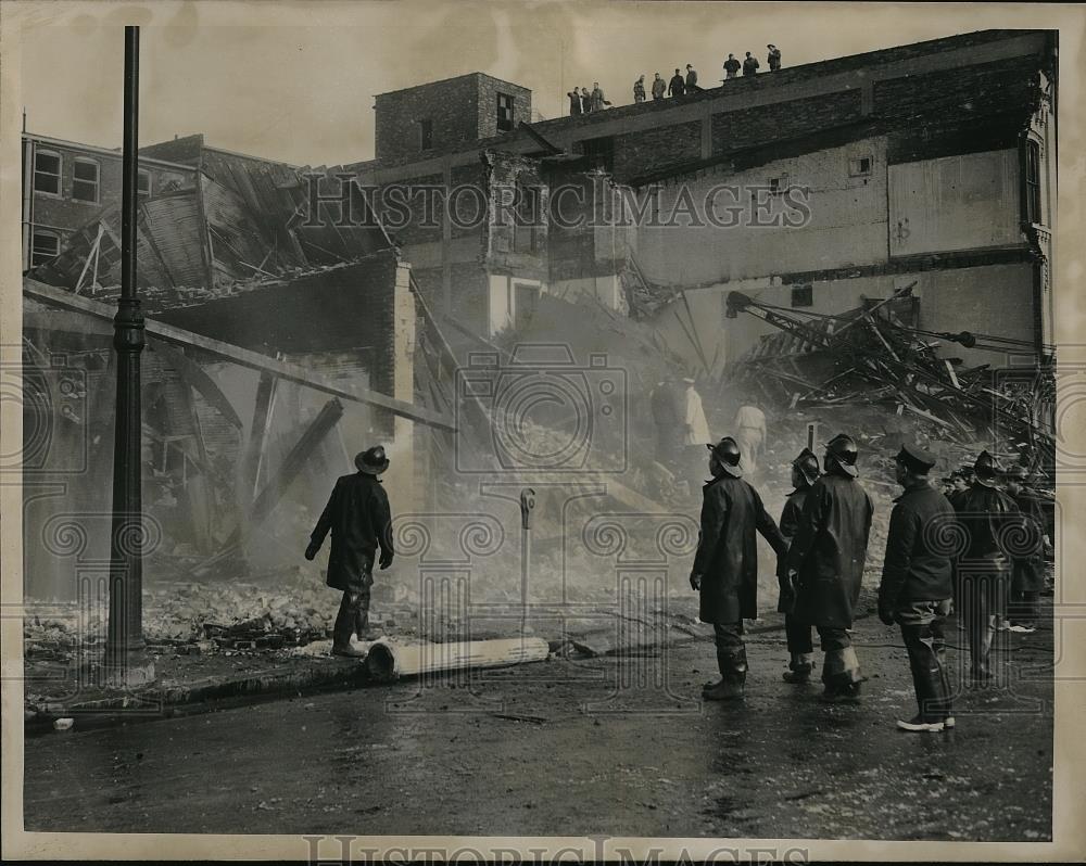 1956 Press Photo Toledo Ohio Fire After Street Factory Explosion - Historic Images