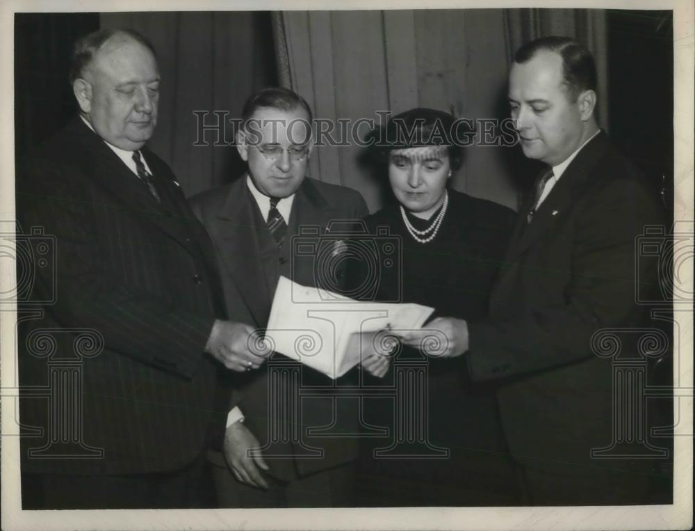 1939 Press Photo Auditorium James Dunn Rudolph Falk Mrs. Gladys Gibbons, John K - Historic Images