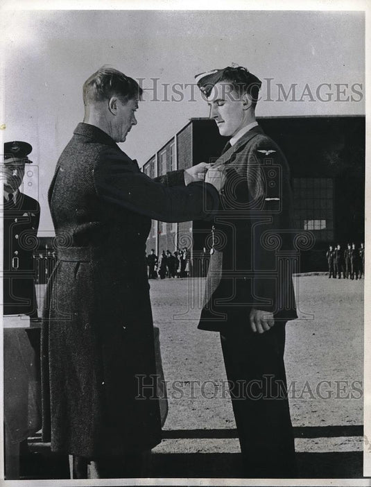 1941 Press Photo Claresholm, Altas Dule of Windsor at RAF traing school & pilots - Historic Images