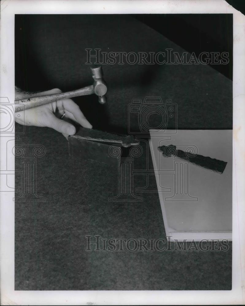 1962 Press Photo Hammering Metal to a Shape - Historic Images