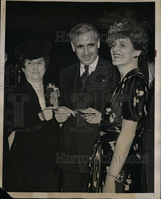 1939 Press Photo Judge Jonah Goldstein Staten Island Lorna Mitchell - Historic Images