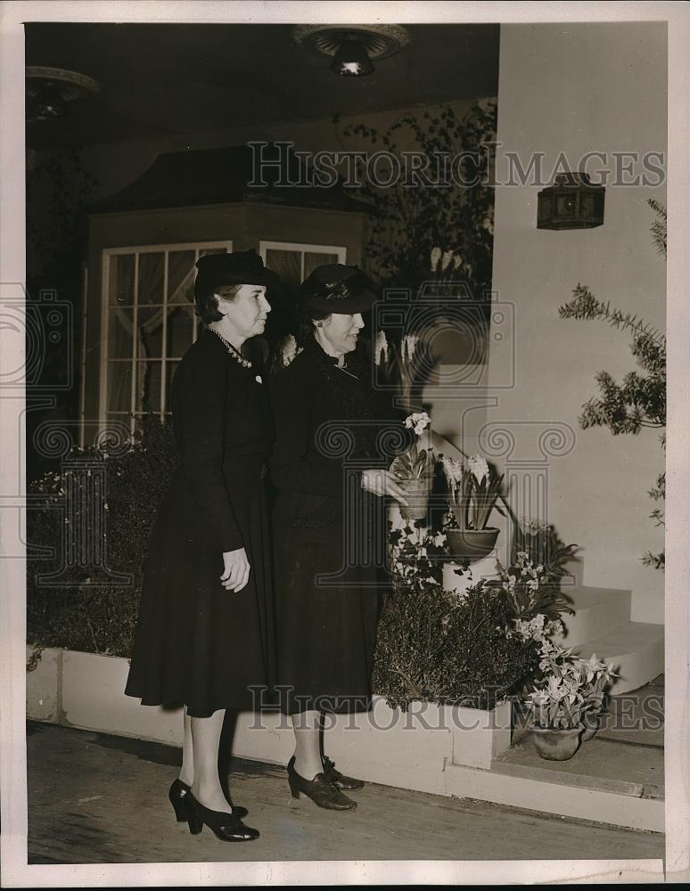 1940 Press Photo NYC, Alice Orme Smith, Mtrs Maynard Bird at Garden Club show - Historic Images