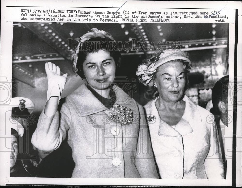 1958 Press Photo NYC, Former Queen Soraya of Iran &amp; mom Mrs Eva Esfendiari - Historic Images