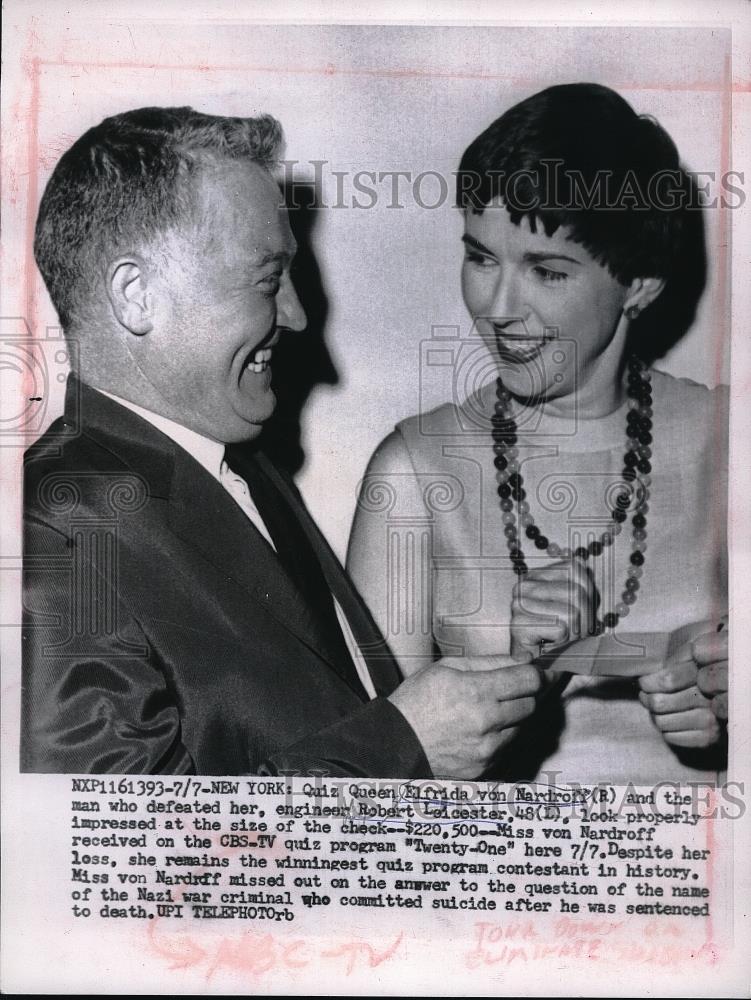 1956 Press Photo Queen Elfirida Von Nardroff Robert Leicesterk - Historic Images