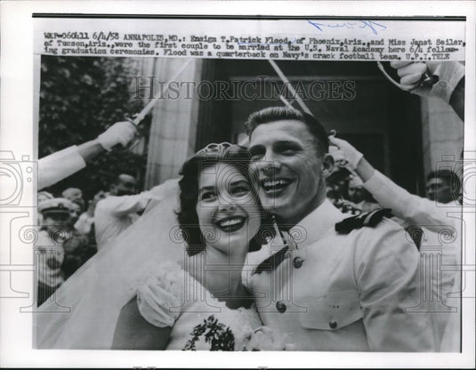 1958 Press Photo Ensign T. Patrick Flood & Janet Seiler, Marry US Naval Academy - Historic Images