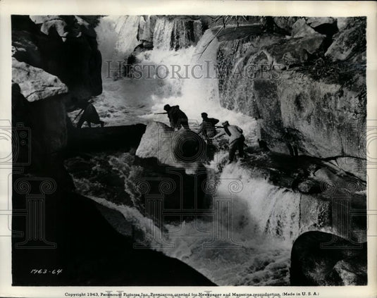 1943 Press Photo Katina Paxinou, Victor Varconi & Fortunio Bonanova star in - Historic Images