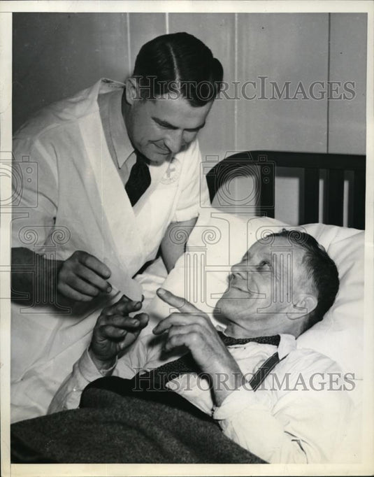 1939 Press Photo Arthur L. Moe, truck driver, suffered a nervous collapse - Historic Images