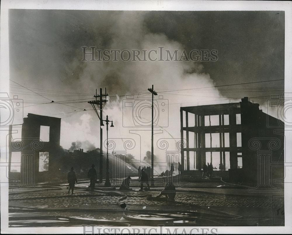 1941 Press Photo Lumbaer yard blaze in Philadelphis, Pa. - Historic Images