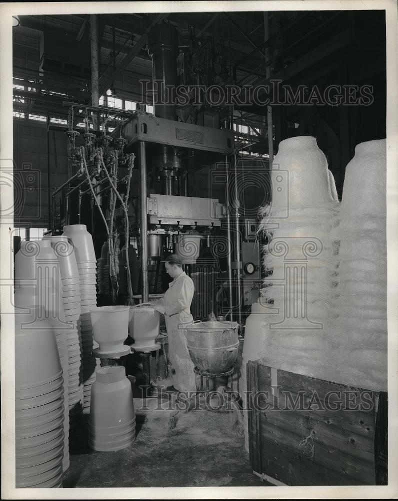 1957 Press Photo Goodyear Aircraft Corp. plastic testing in Akron, Ohio - Historic Images