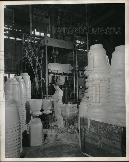 1957 Press Photo Goodyear Aircraft Corp. plastic testing in Akron, Ohio - Historic Images