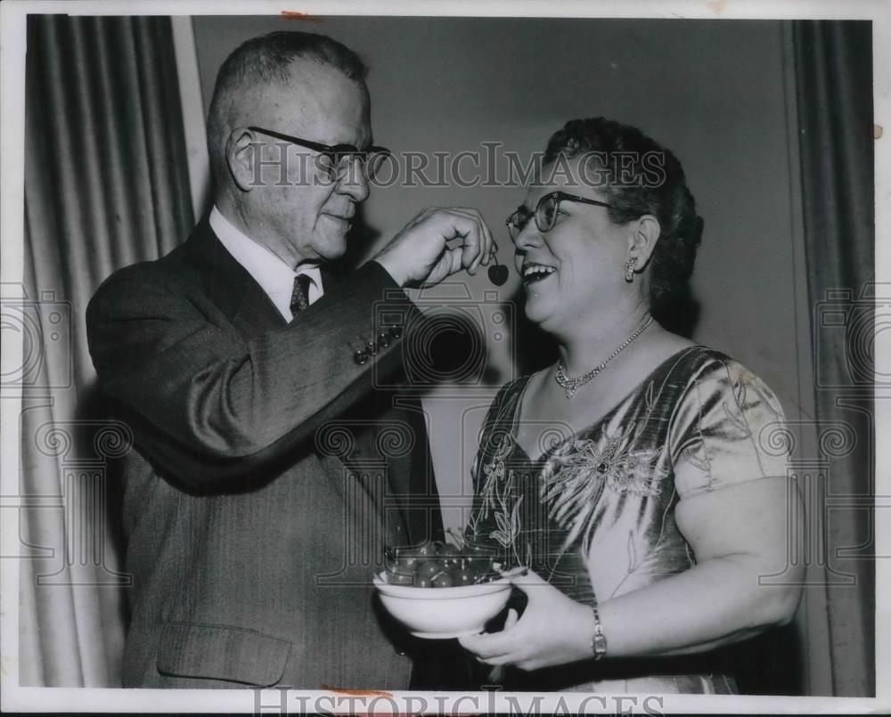 1956 Press Photo Dr A.E. Biddinger Mrs. Letha Harnded - Historic Images