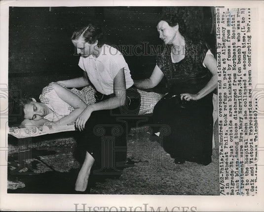 1952 Press Photo Zinc Smoke Bomb Philadelphia Allegheny Avenue Belgrade Street - Historic Images