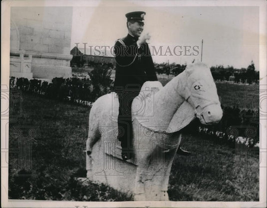 1937 Press Photo Commander T Isobe of the Japanese HIJ MN poses astride a - Historic Images
