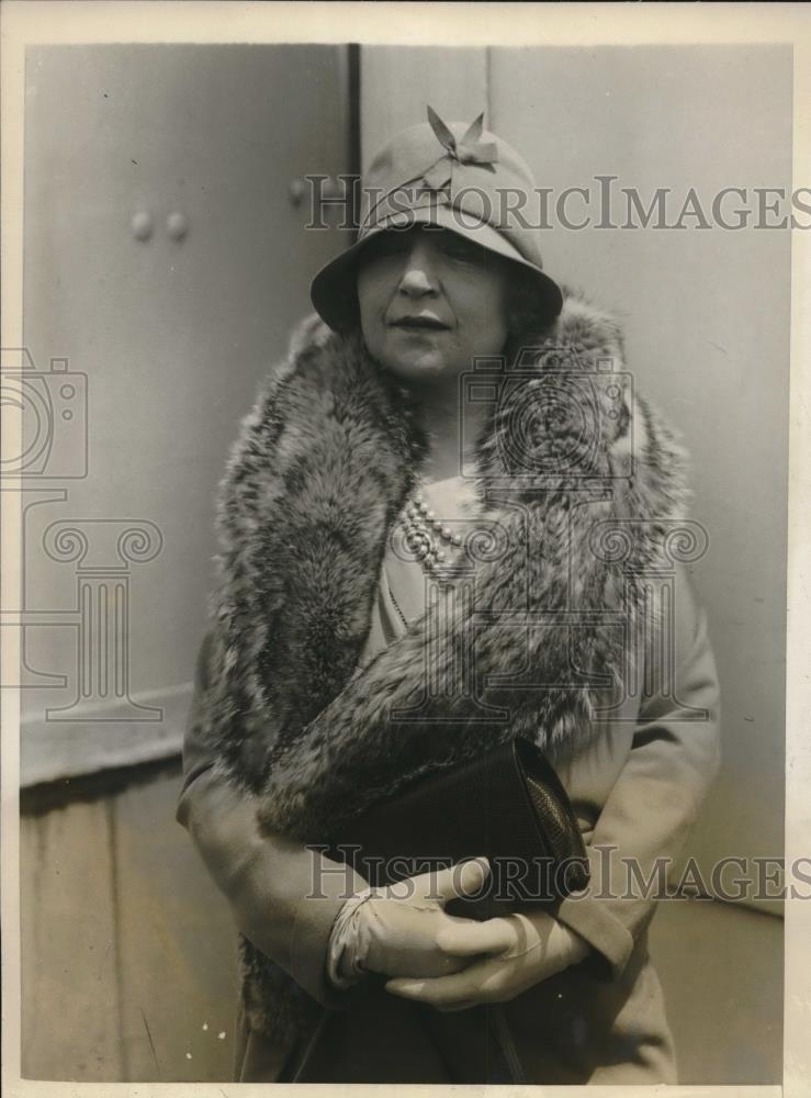 1928 Press Photo Ms Frances Glyne, prominent society dress maker, who was - Historic Images