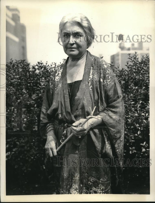 1933 Press Photo Mrs Carmichael Compton (June Loth) after her return from the - Historic Images