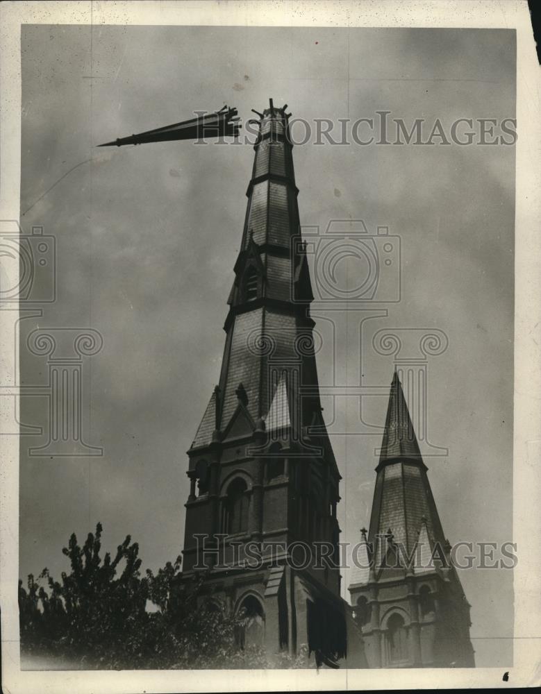 1928 Press Photo Removing Steeple of St. Stephens Baptist Church - Historic Images