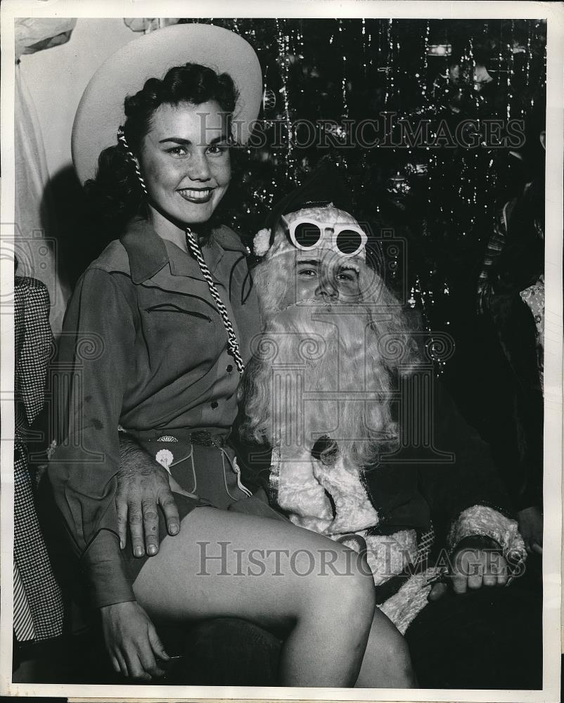 1941 Press Photo Frances Reppert, Phoenix Sun Glasses girl &amp; Santa Claus - Historic Images