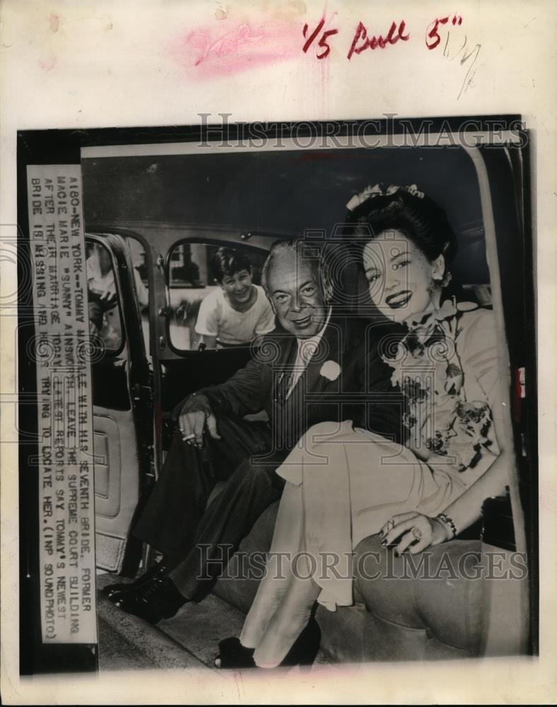 1943 Press Photo Tommy Manville w/ his 7th wife Macie Marie Ainsworth as they - Historic Images