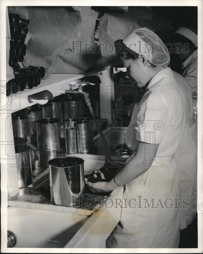 1941 Press Photo Orland, Calif. olives from groves being processed - Historic Images