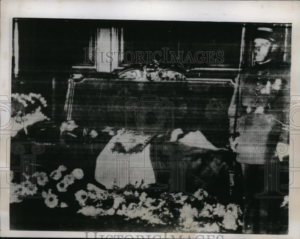 1934 Press Photo Body Of Late King Alexander Of Jugoslavia Lies In State - Historic Images