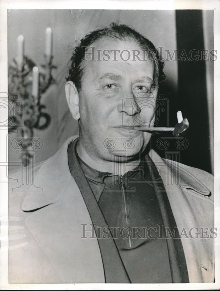 1956 Press Photo London, England A Russian man smoking a cigarette - Historic Images