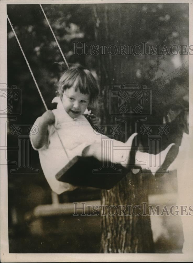 1926 Press Photo Little Miss Joan Davis, daughter of James Davis, Secretary - Historic Images