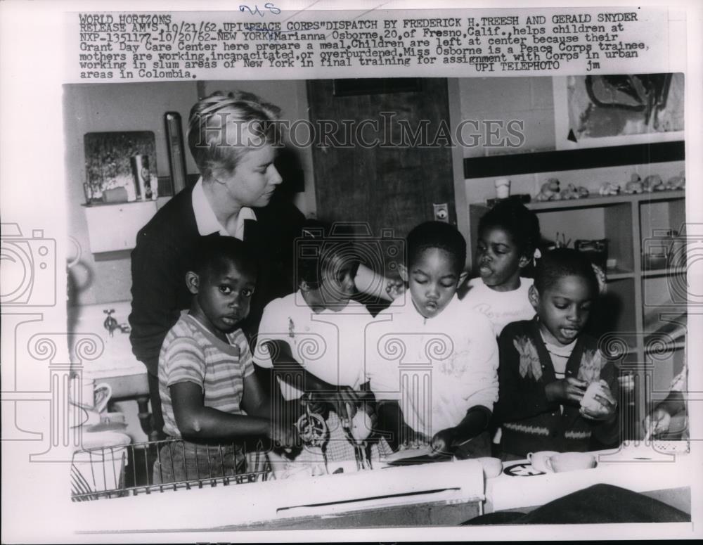 1962 Press Photo Marianna Osborne of Peace Corps Helps Children Grant Day Care - Historic Images