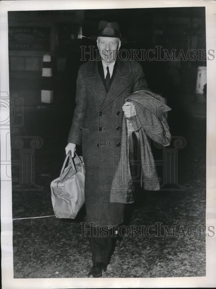 1947 Press Photo Hugh Dalton London resigned as Chancellor - Historic Images