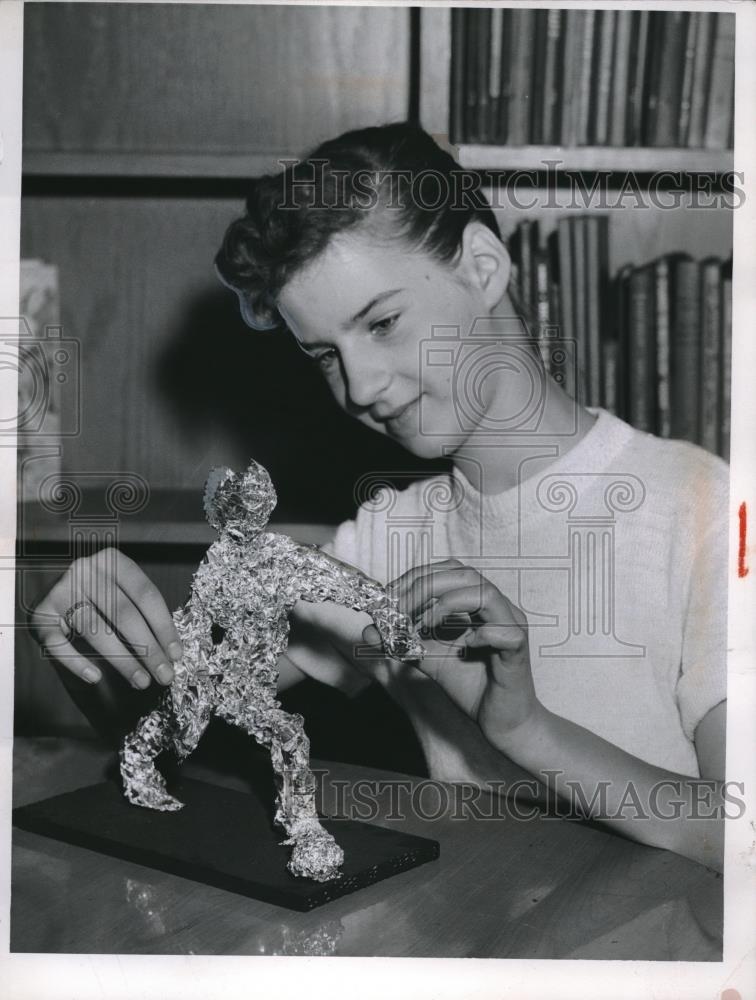 1959 Press Photo Ann Marie Kuchling (12) and her metal foil figure - Historic Images