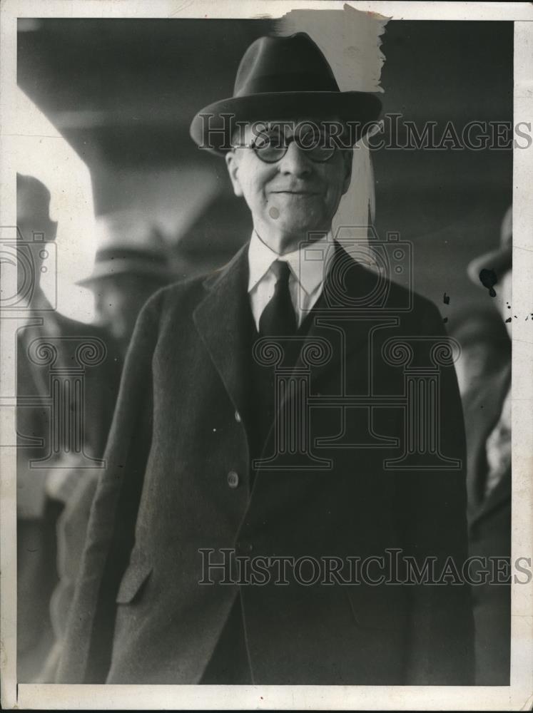 1932 Press Photo Newton D. Caker, Sec of War enroute to Mexico for vacation - Historic Images