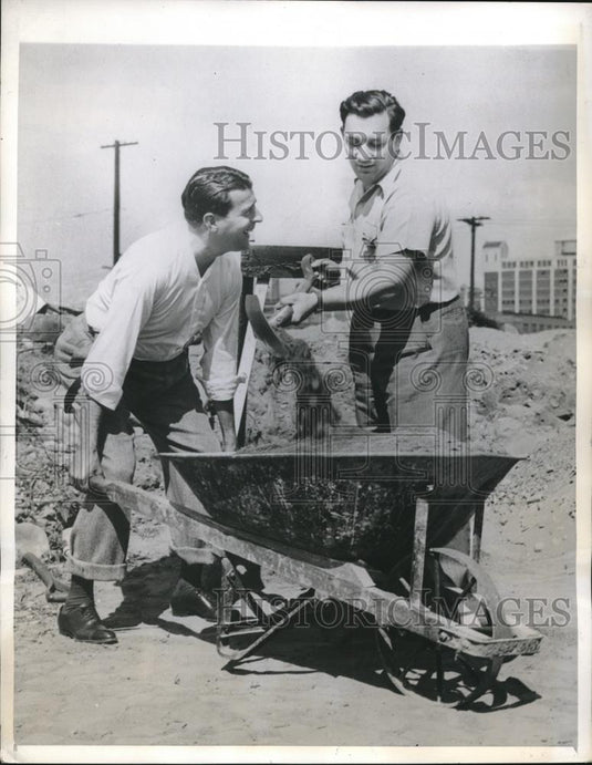 1943 Press Photo Long Island City, NY Dolly Stark,Harry Blumentha;, Brewster Co. - Historic Images