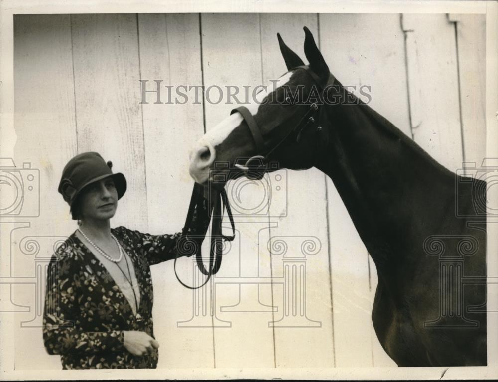 1928 Press Photo Mrs. Bernard F. Gimble Captain Deane Annual Horse Show - Historic Images