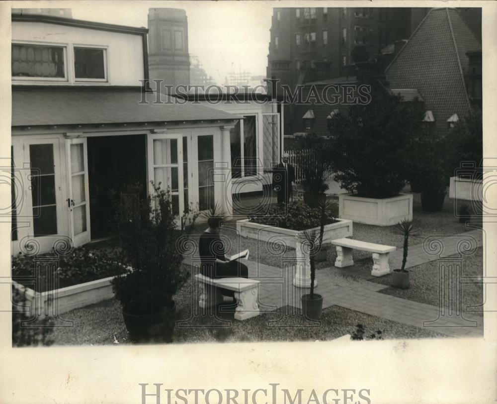 1924 Press Photo HL Meader Waldorf Building Roof Apartment - Historic Images
