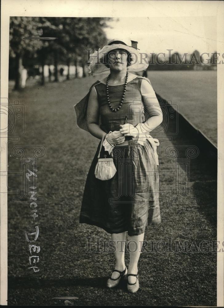 1925 Press Photo Countess de Friese, Runs Antique Shop in New York City - Historic Images