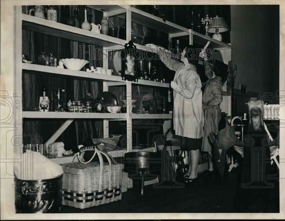 1935 Press Photo Mrs John Howell &amp; Mrs Asa Shiverick Go Shopping - neb60939 - Historic Images