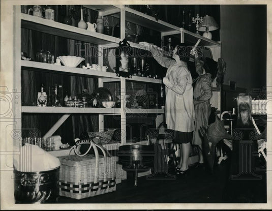 1935 Press Photo Mrs John Howell & Mrs Asa Shiverick Go Shopping - neb60939 - Historic Images