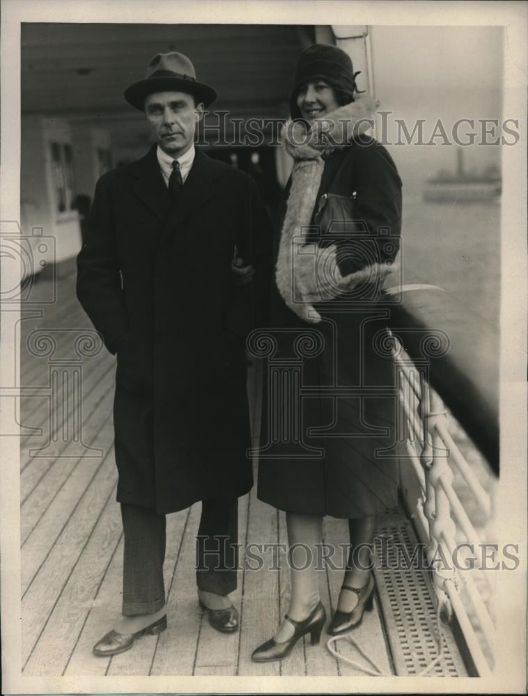 1928 Press Photo Count &amp; Countess Carl Bernadotte of Wisborg arriving in New - Historic Images