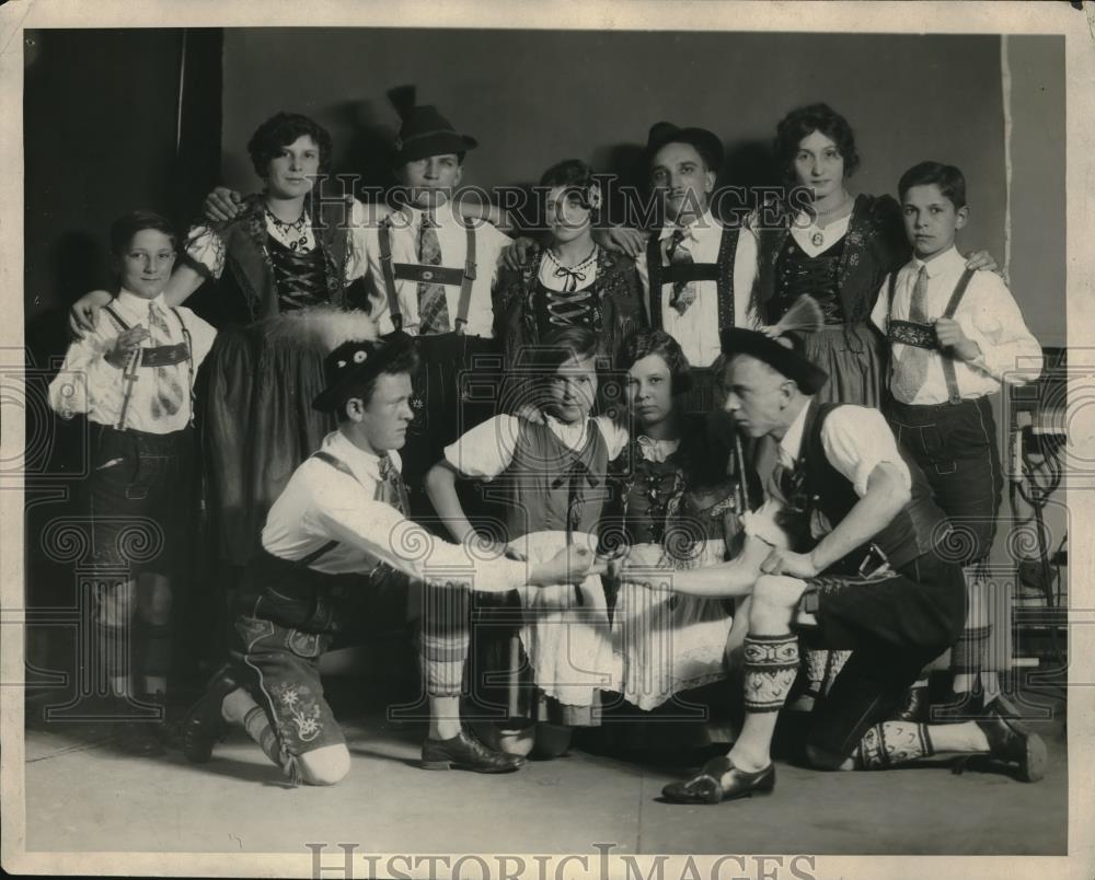 1927 Press Photo Tyrolian Hungarian Musician Orchestra Group - Historic Images