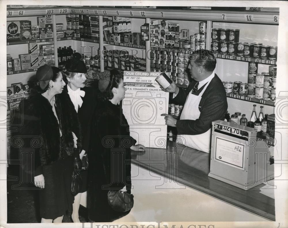 1944 Press Photo Model Grocery Opens Anti-Inflation Campaign, Daniel Wooley - Historic Images