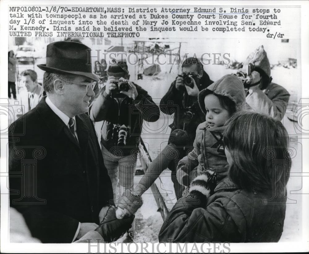 1970 Press Photo District Attorney Edmund Dinis Arrives Inquest Mary Jo Kopechne - Historic Images