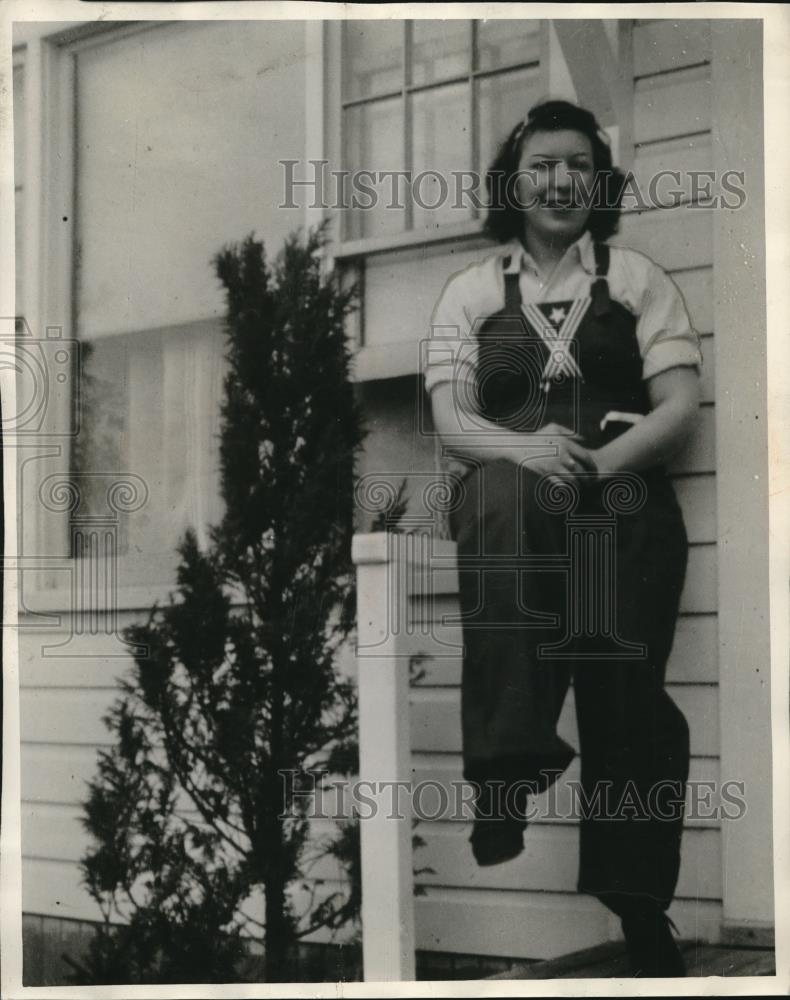 1988 Press Photo Jean Montgomery McHanger Toledo Housewife - neb61252 - Historic Images