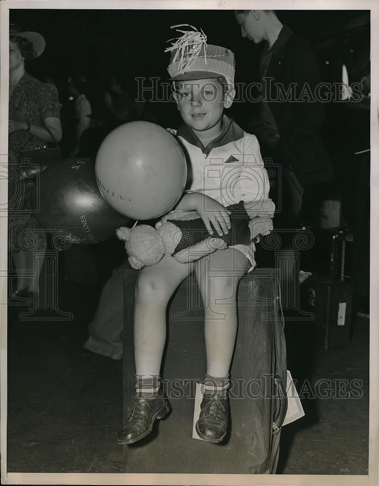 1939 Press Photo Paul Tharin 6, Hungarian boy travel alone SS Manhattan meet dad - Historic Images