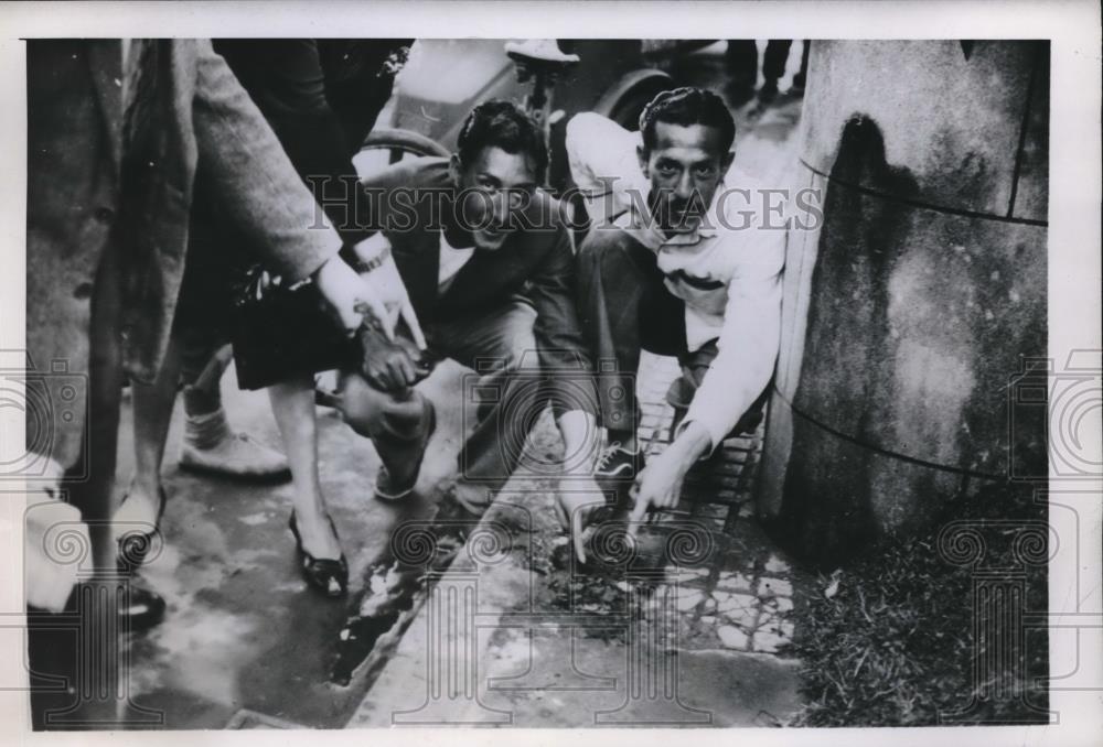 1945 Press Photo Buenos Aires Argentina Citizens Blood On Road - neb64863 - Historic Images