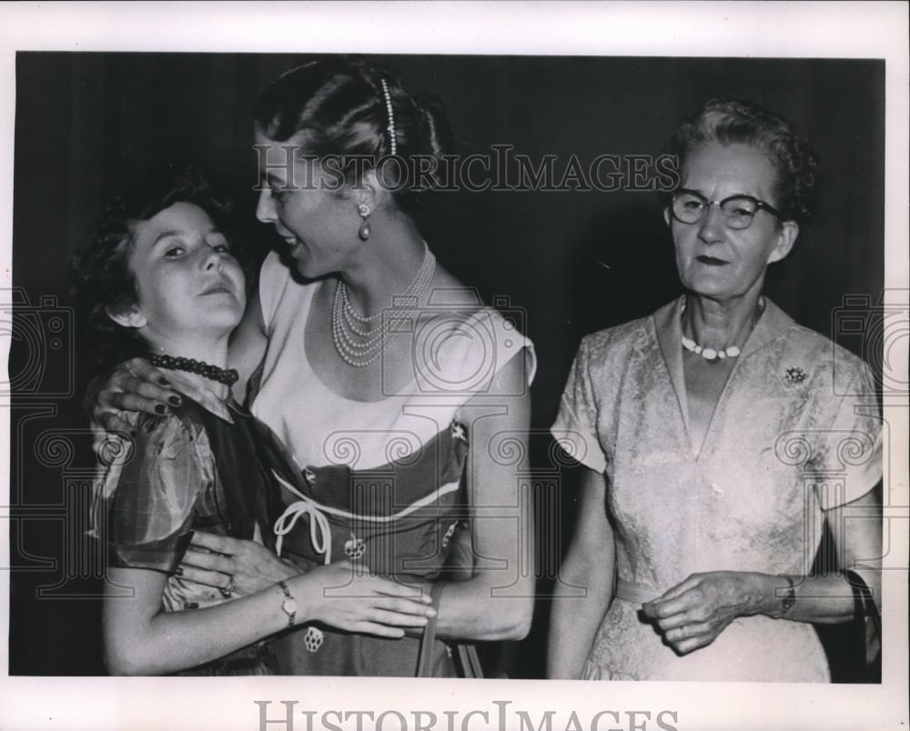 1954 Press Photo Cinncinati, Pat Brewer,mom Mrs E Pinkerton, granmom Mrs Jordan - Historic Images