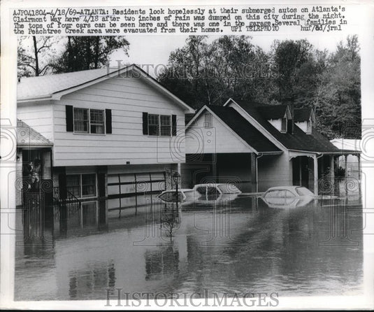 1969 Press Photo Cars and Homes Flooded at Atlanta's Clairmont Way - neb61563 - Historic Images