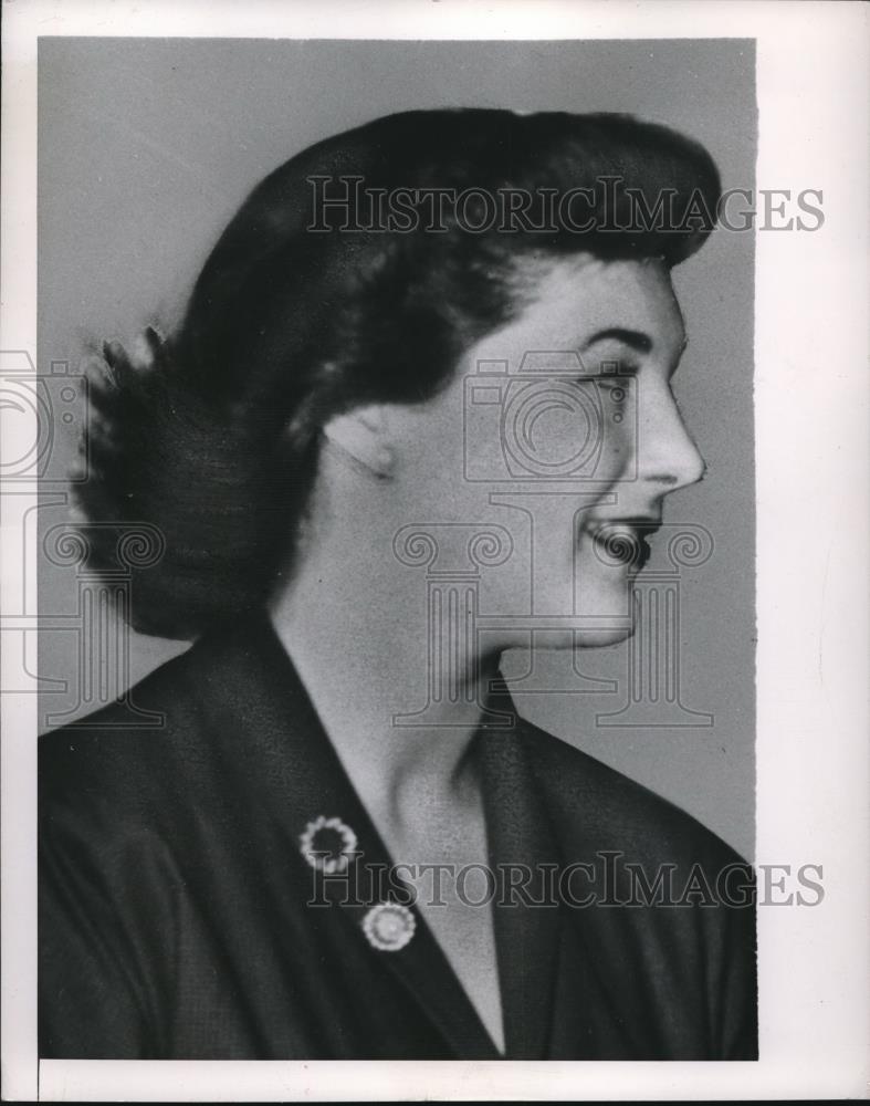 1949 Press Photo Typewriter profile of Mrs Laura Murray of Cleveland, Ohio - Historic Images