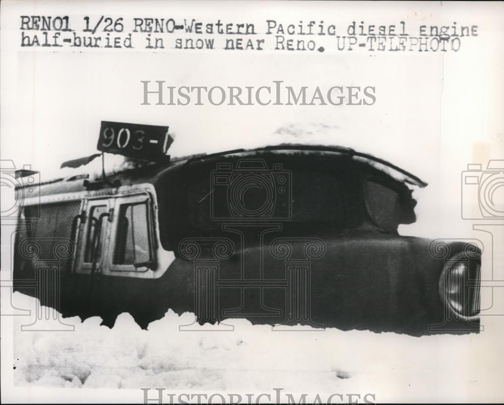 1952 Press Photo Western Pacific Diesel Engine Half-Buried in Snow Near Reno - Historic Images