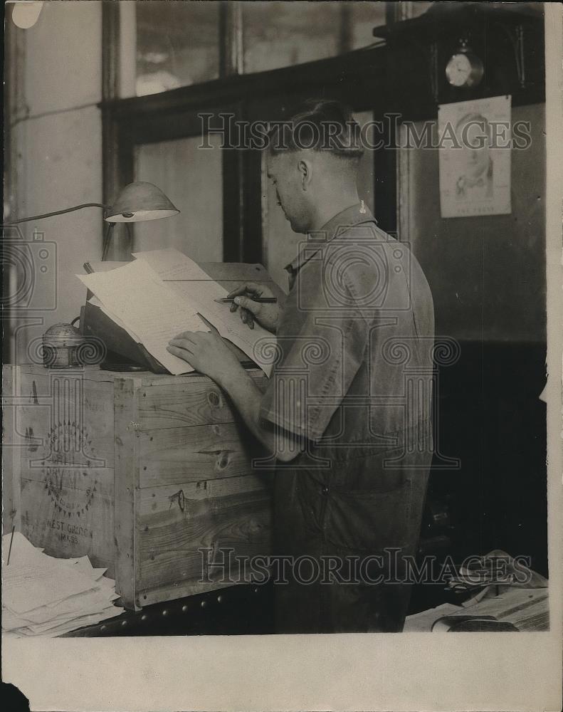 1925 Press Photo Bob Dale, Printer - Historic Images