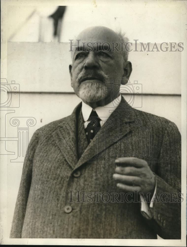 1929 Press Photo Dr. F. Doutsch, Pres. of German Electric Co. on S.S. Aquitania - Historic Images