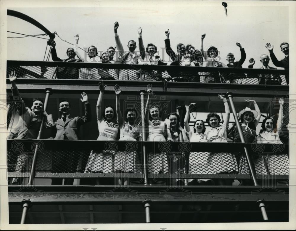 1938 Press Photo William Edward Food Company Employees Off to Picnic on Steamer - Historic Images